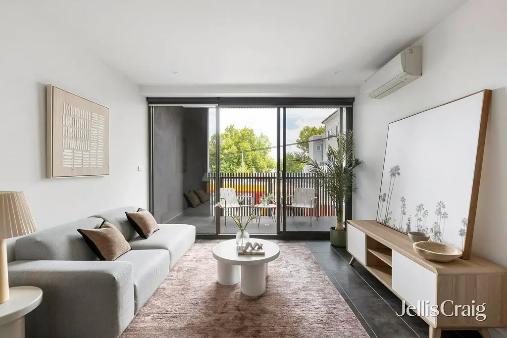 City-Edge Living Between Vibrant Fitzroy & Tranquil Edinburgh Gardens