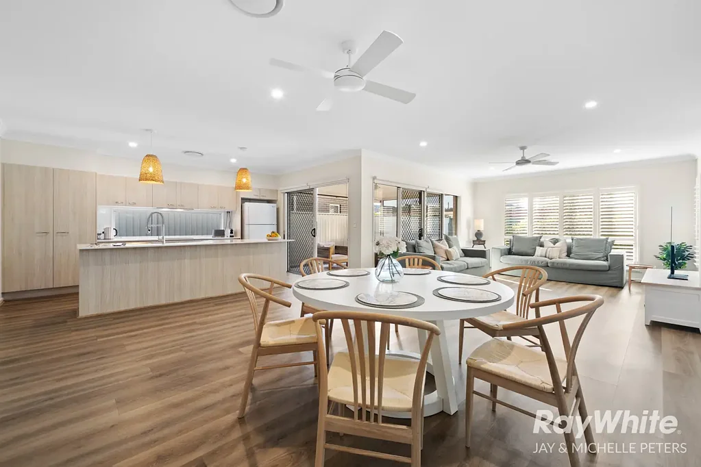 Scarborough 4房  Coastal Elegance Meets Family Comfort In Prime Locale!