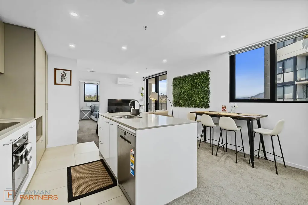 Greenway 2Zimmer Spacious Two-Bedroom Apartment with Stunning Views and Premium Amenities