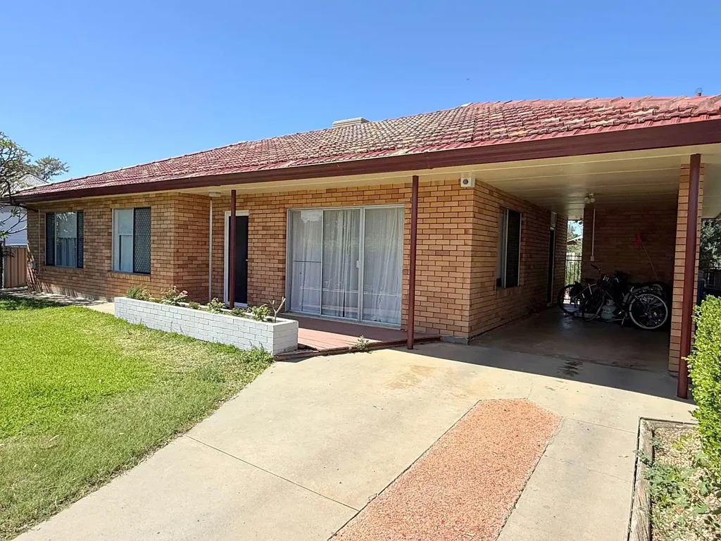 Moree 3房  IMPRESSIVE HOME IN A CENTRAL LOCATION