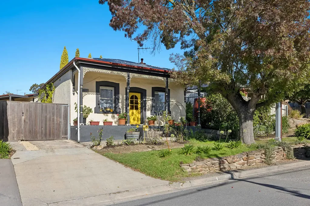 Lobethal 3Moenga 'Rose Stone Cottage' | Walk into town, step back in time - with lifestyle front and centre.