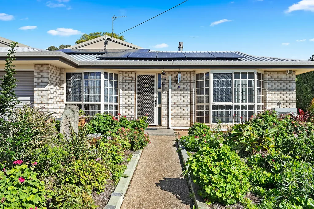 Oakey 3房  What a bonanza this could be. 1513 m2, 2 Lots & 2 Street Frontages