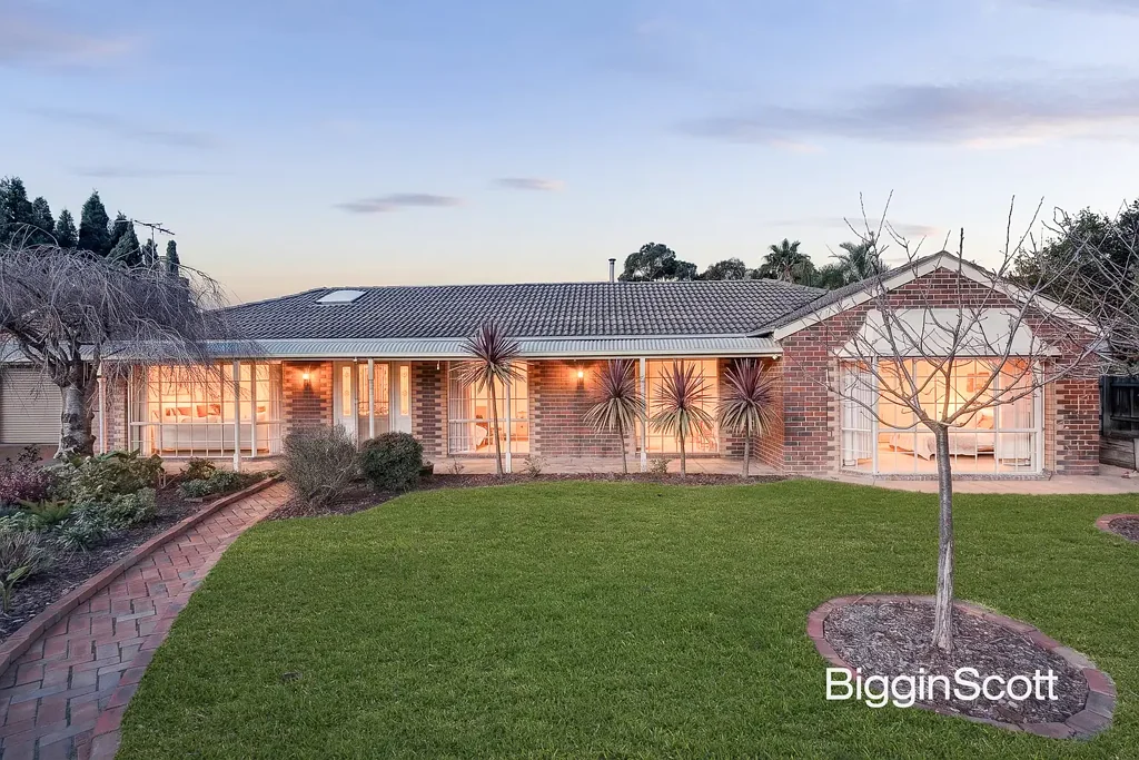 Wantirna South 4Kwarto GRAND FAMILY LIVING WITH EXCEPTIONAL SPACE & VERSATILITY IN A PEACEFUL COURT!