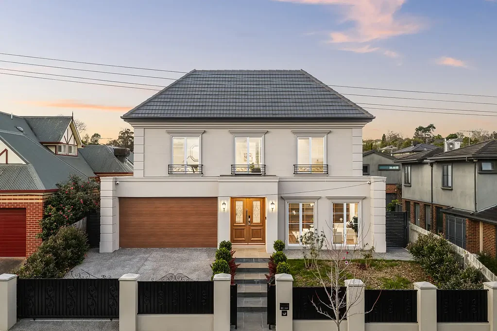Box Hill South 5房 Box Hill 黄金地段的宏伟家庭豪宅，空间卓越 Grand Family Luxury with Exceptional Space in a Prime Box Hill Location