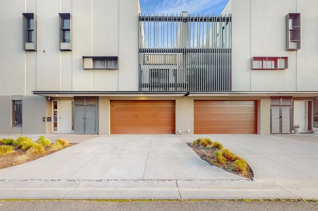 Stunning Four Bed Townhouse Near The Bay