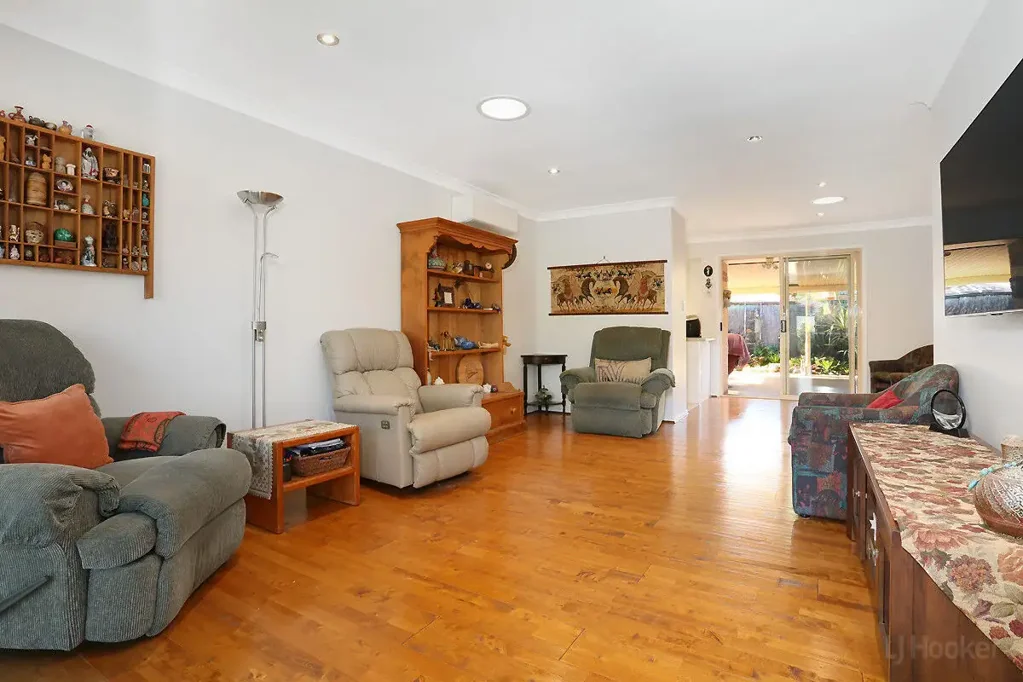 Coombabah 3कमरा PRICE REDUCED VENDOR MEETS THE MARKET BOOK A VIEWING BEFORE ITS TOO LATE Beautiful Modern Villa in Coombabah’s Most Sought-After Pocket