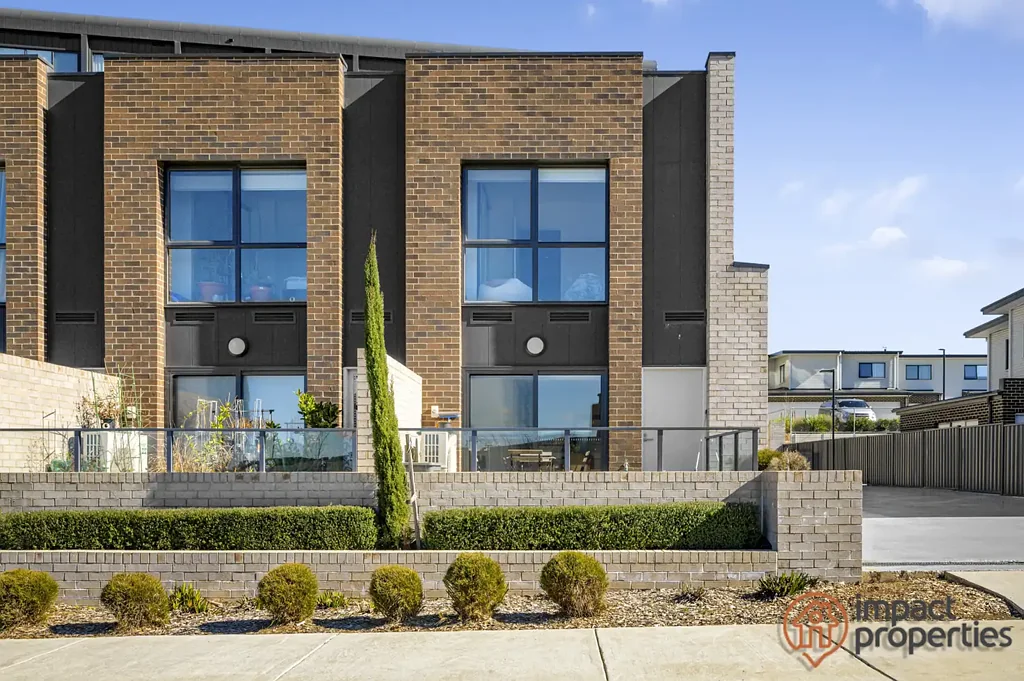 Taylor 3Zimmer Corner Townhouse Living with Exceptional Space & Privacy !