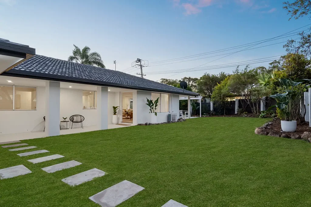 Southport 4房  A Turn-Key Treasure Blending Timeless Style with Contemporary Comfort