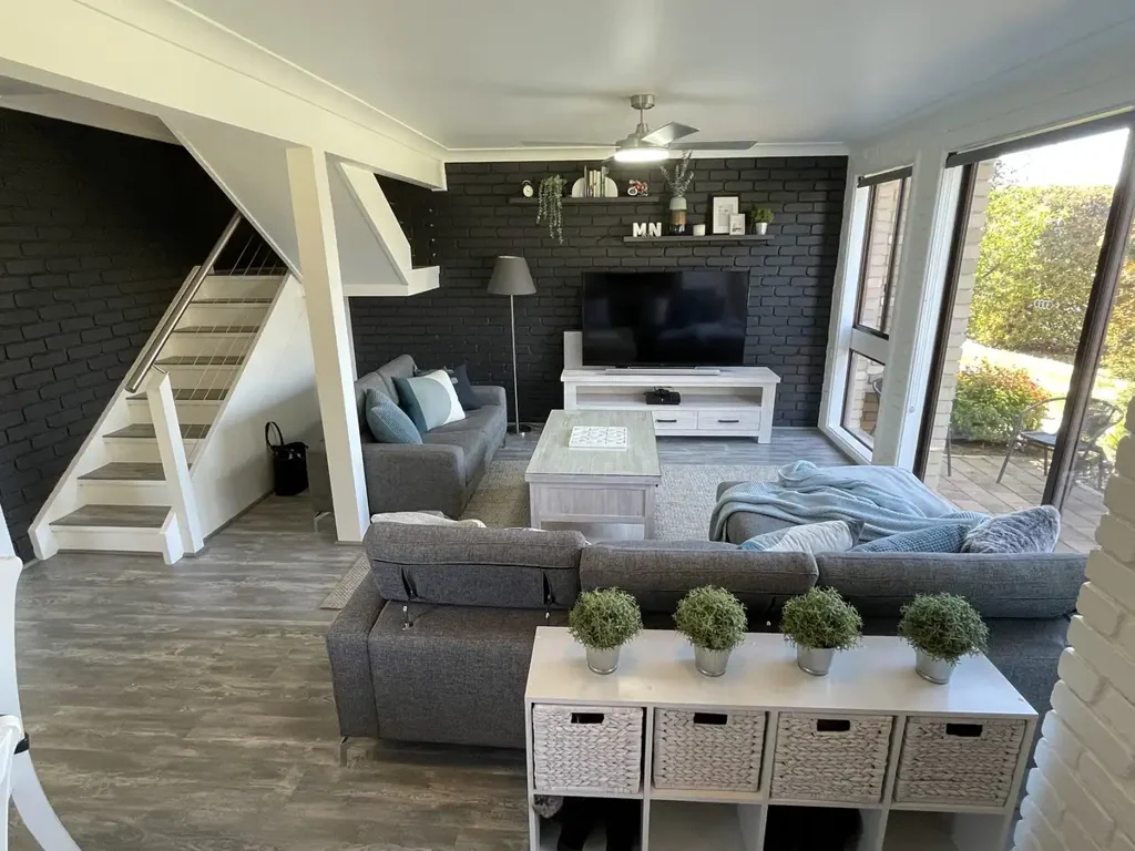 Stylish Renovated Furnished Townhouse in Berridale