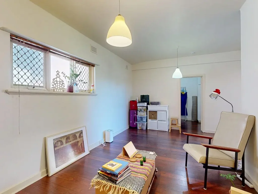 Perth 2 Bedroom Spacious Character on the river front!