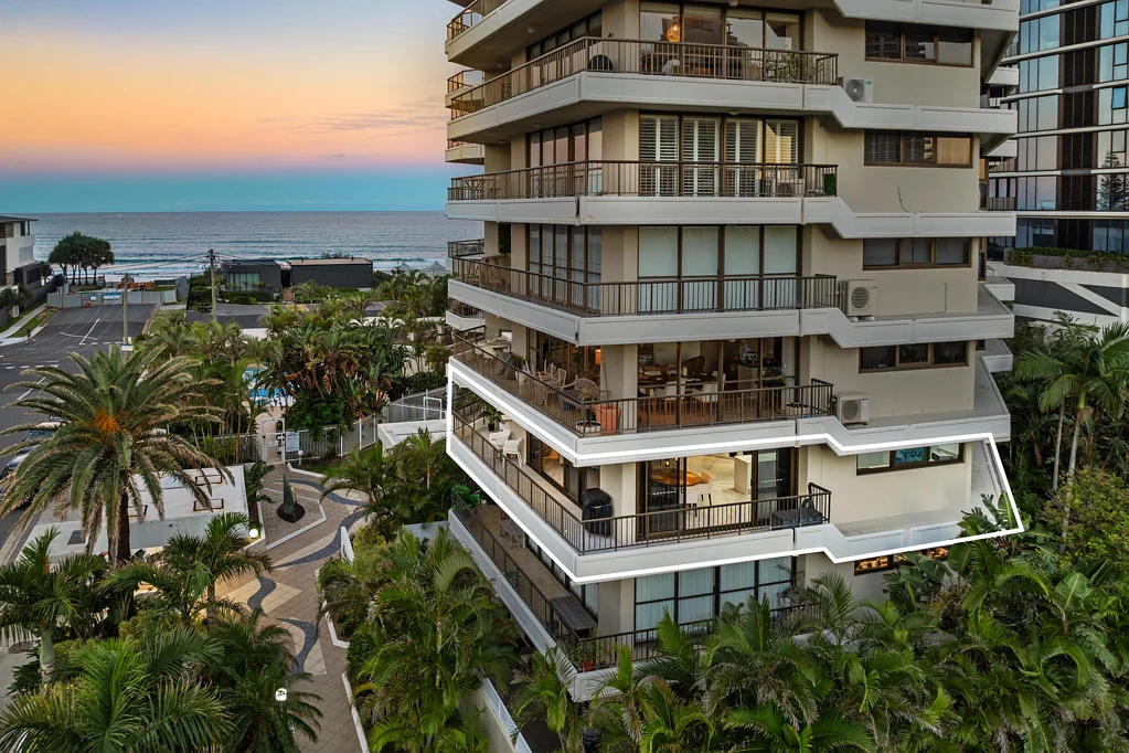 Main Beach 3ห้องนอน North Facing Beachside 3 Bedroom Apartment - Must Be Sold!