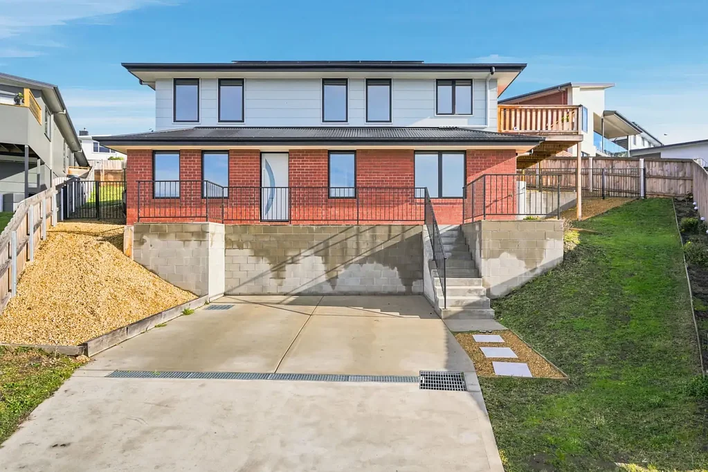 Tidy Four Bedroom 2 Bathroom Home