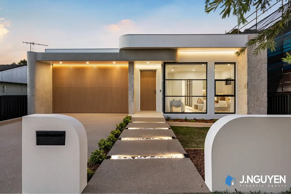 Smithfield 6Moenga Brand-New Luxury Single-Level Home with Designer 2-Bedroom Granny Flat