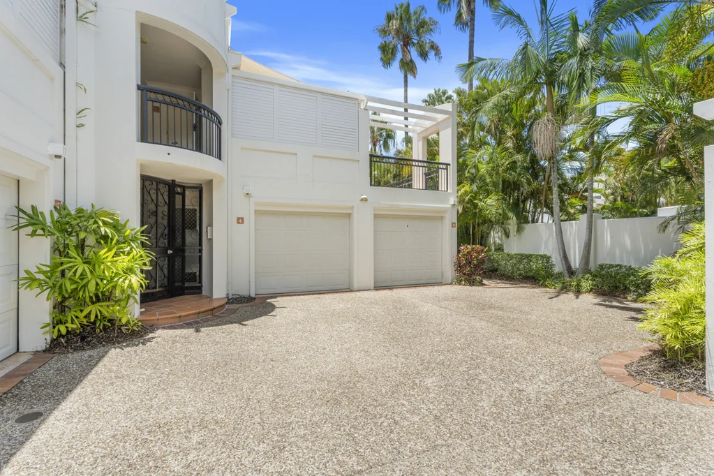 Unit 8 Northern/100 Cotlew Street East, Southport, QLD 4215