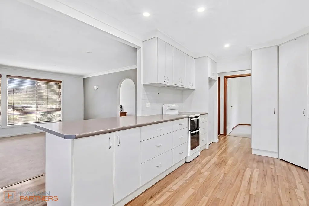 Lyneham 3બેડરૂમ RZ4 Zoned Three-Bedroom Home in Established Lyneham Setting