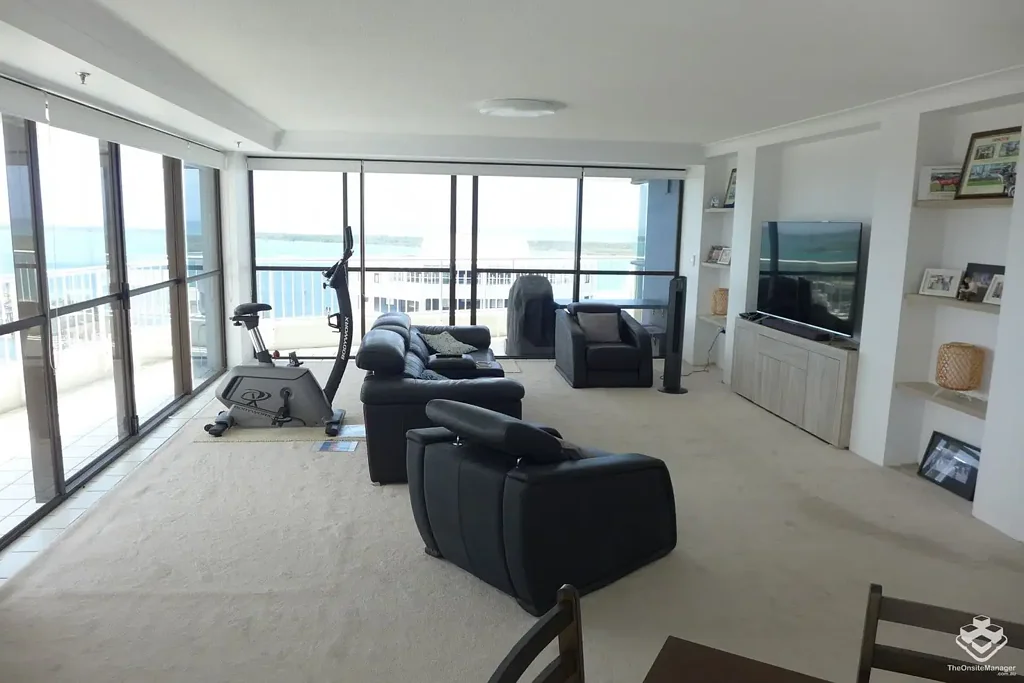 SPACIOUS WITH STUNNING VIEWS, FABULOUS SPACE