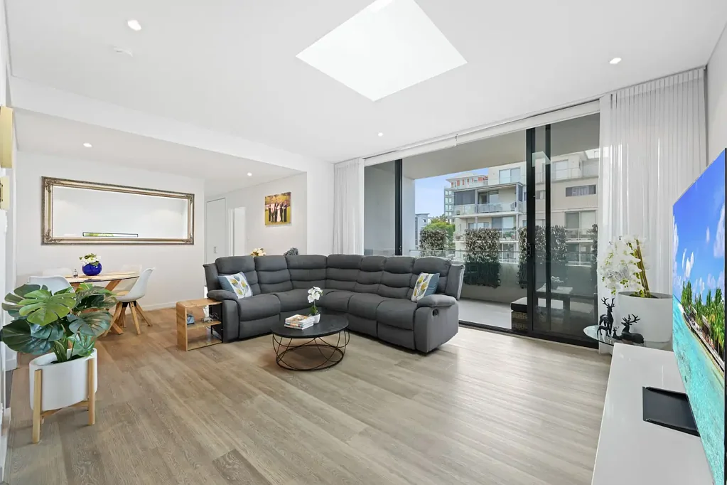 Mortlake 2 Slaapkamer Stylish Two-Bedroom Apartment Offering Space, Light & Convenience