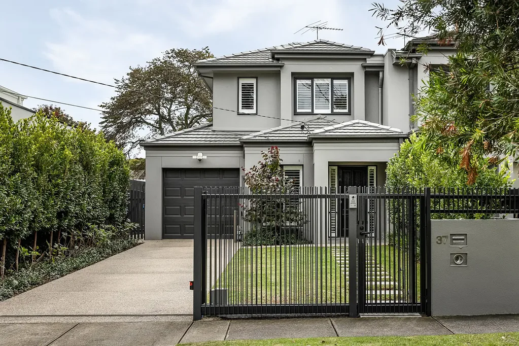 Sandringham 4chambre North-Facing Family Luxury in a Coveted Parkside Position