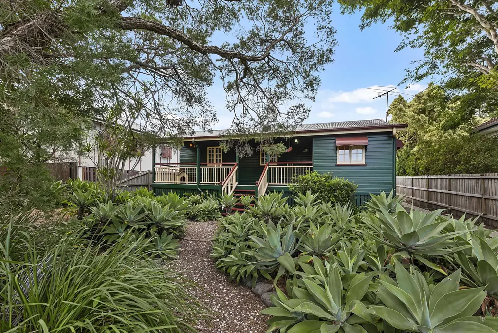 Tennyson 2房 Tennyson河畔私宅 607㎡围栏地块 朝北廊台 现代电器 充足停车 A SENSATIONAL OPPORTUNITY IN A PRIME POSITION