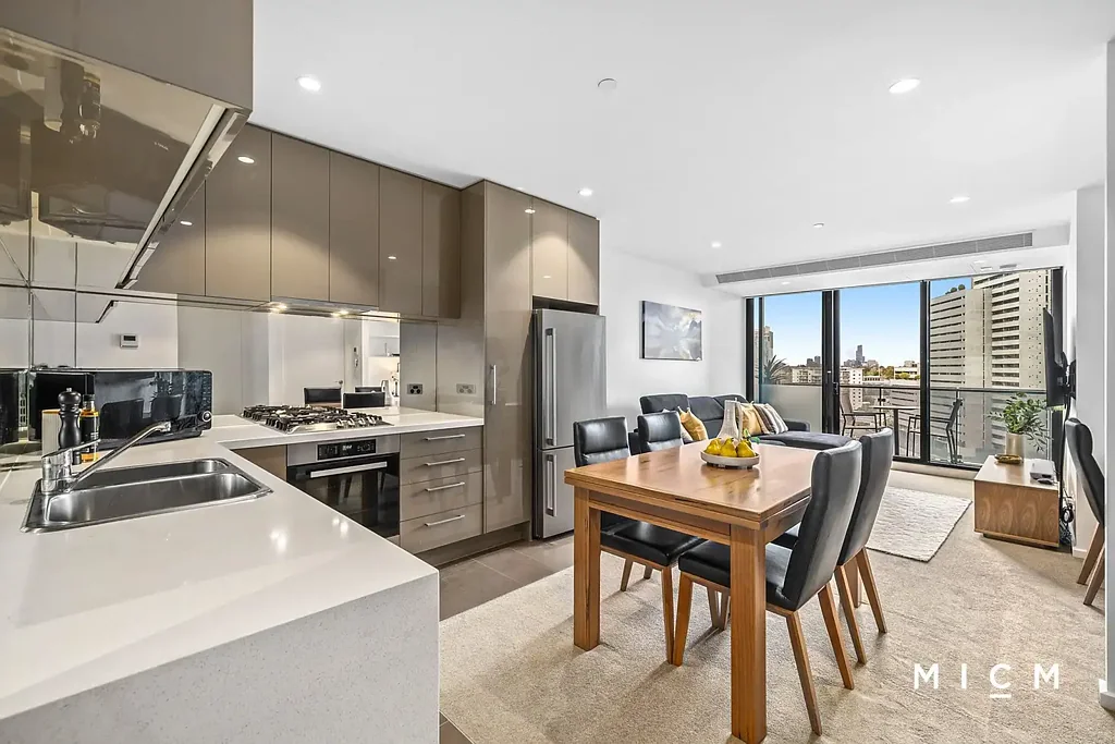 Southbank 2 Bedroom Lock-and-Leave Luxury Just a Stroll from Crown & The CBD