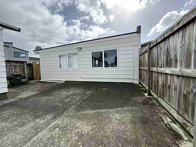 Charming 2-Bedroom Home for Lease in Weymouth