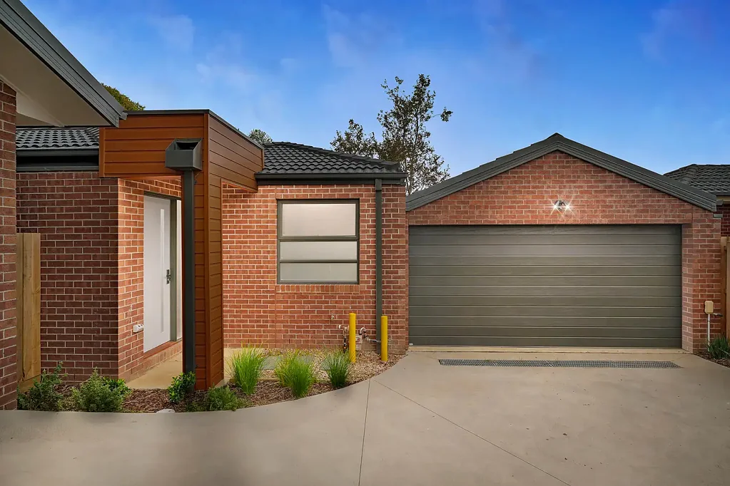 Ferntree Gully 3房 现代生活便利 3卧单元 品质装修 宽敞空间 私享后院 Brand New Single-Level Living with Style, Privacy & Everyday Convenience