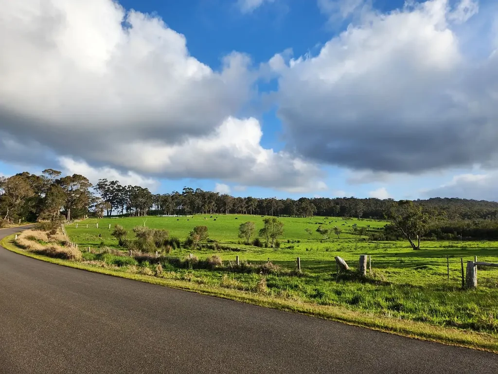 Hazelvale Charming Rural Retreat with Prime Grazing Land and Scenic Views