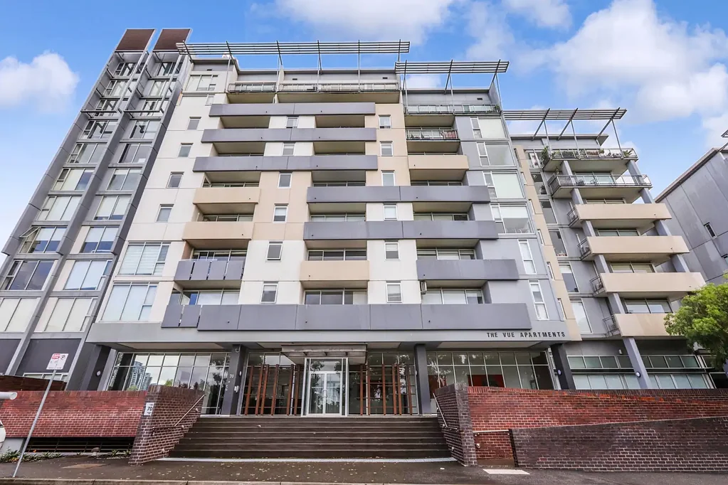 BRIGHT TWO BEDROOM APARTMENT