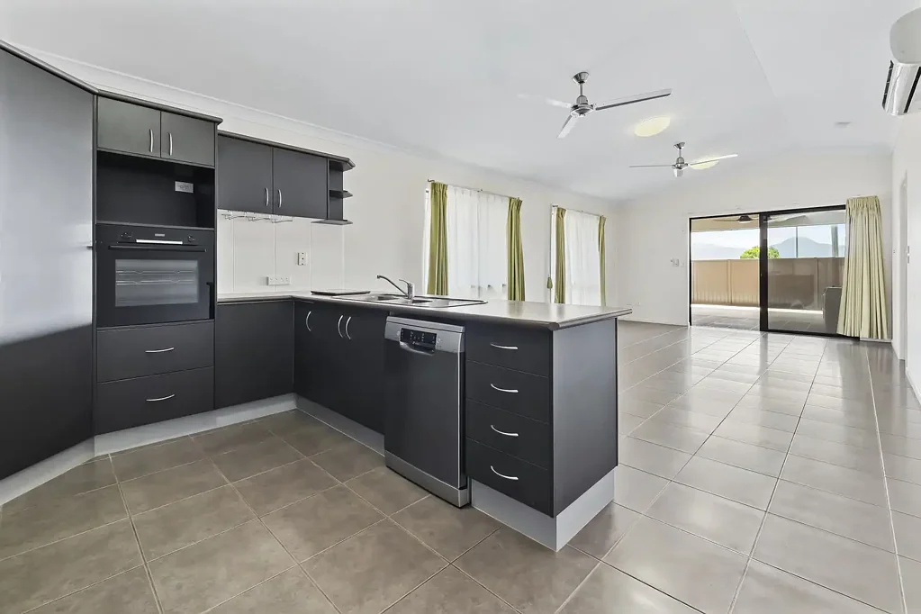 LOW MAINTENANCE FAMILY HOME IN MOUNT SHERIDAN