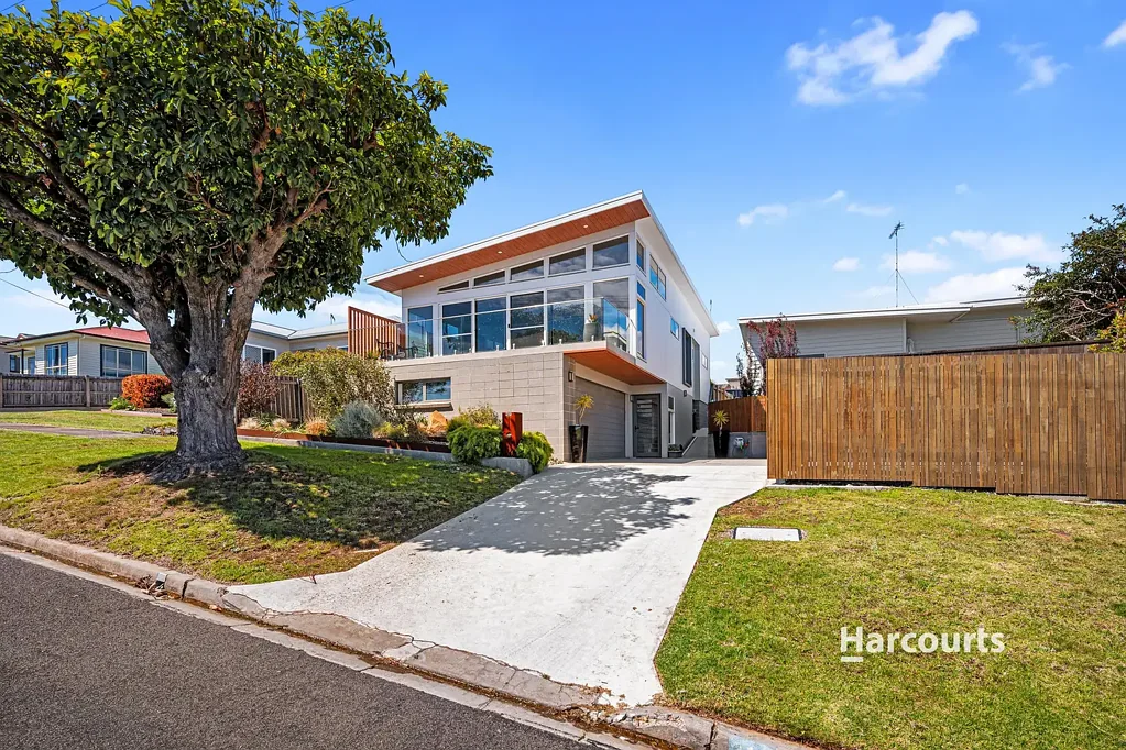 Devonport 3침실 A Contemporary Villa with Style and Sunshine…