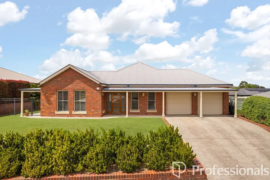Kelso 4ਬੈੱਡਰੂਮ Character-Filled Family Home in a Prime Trinity Heights Location