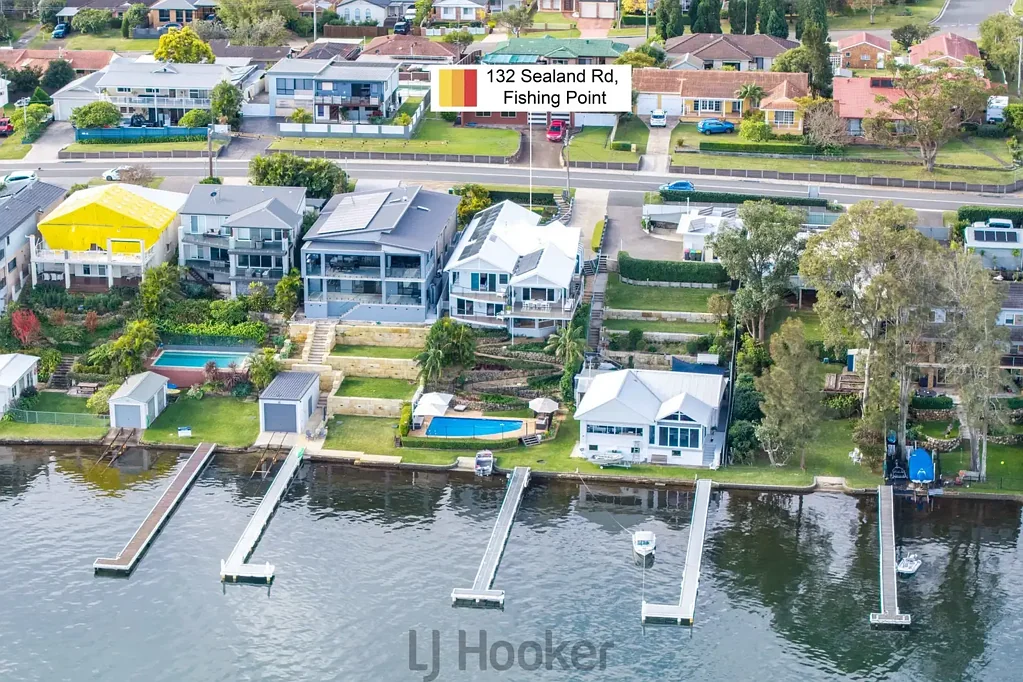 Fishing Point 4બેડરૂમ Absolute Waterfront Luxury with Resort-Style Living
