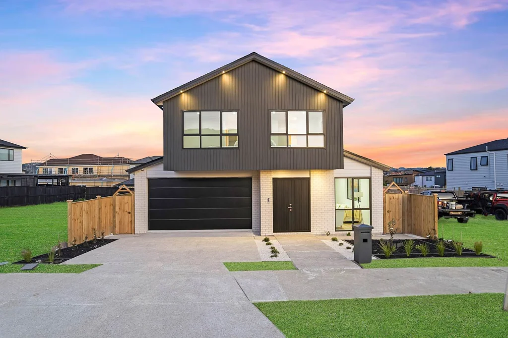 Karaka 6 Bedroom A new love story by the water, on Catalina Avenue.