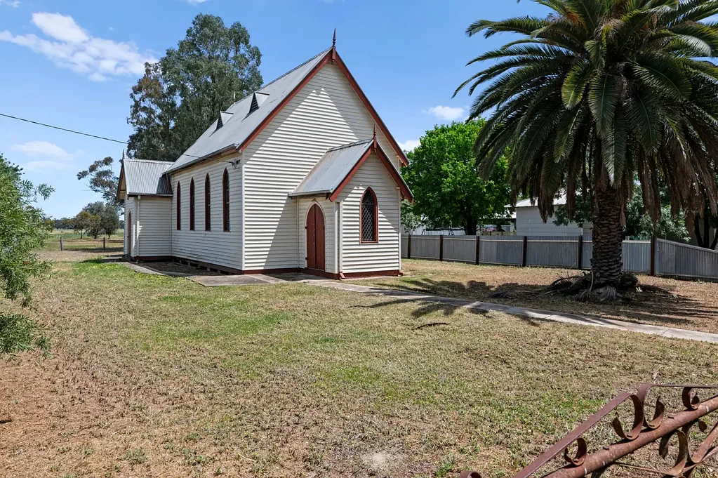 33 Halls Road, Goorambat, VIC 3725