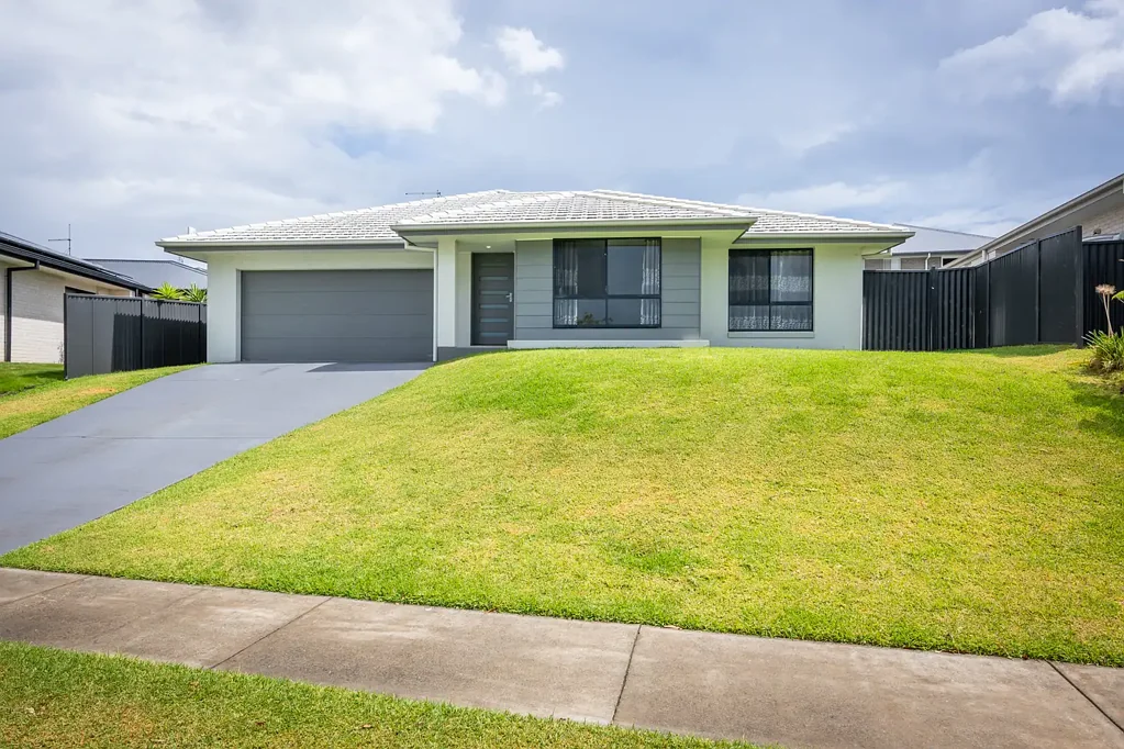 Woolgoolga 4 Slaapkamer Comfort, Space and a Convenient Coastal Address