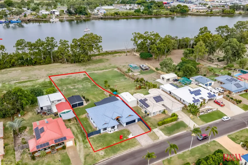 Bundaberg North 4Moenga Riverfront Elegance on 2,113m² – Spacious Family Living with Stunning Burnett River Views