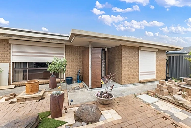 Athelstone 4Moenga Spacious Family Home in a Prime Foothills Location.