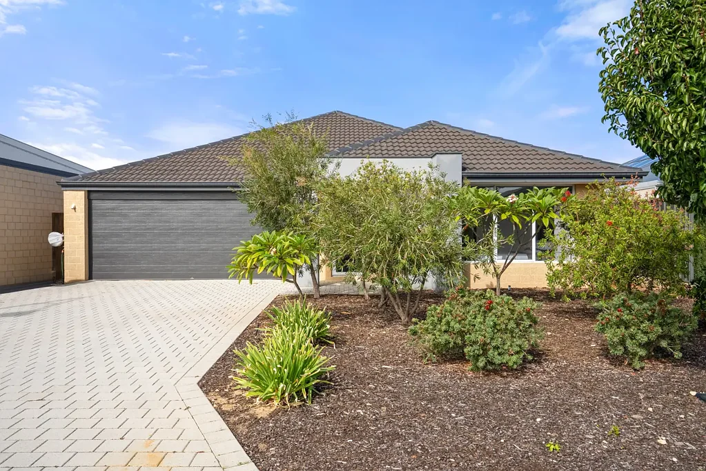 Baldivis 4ห้องนอน Spacious family home designed for modern living.