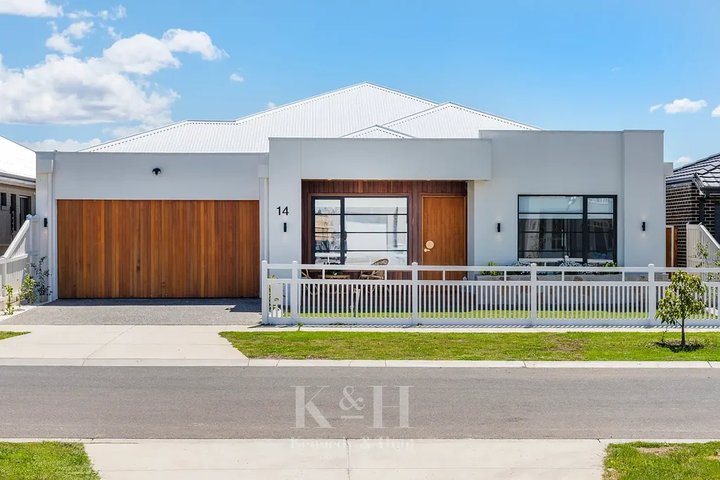14 Lindquist Drive, Gisborne, VIC 3437