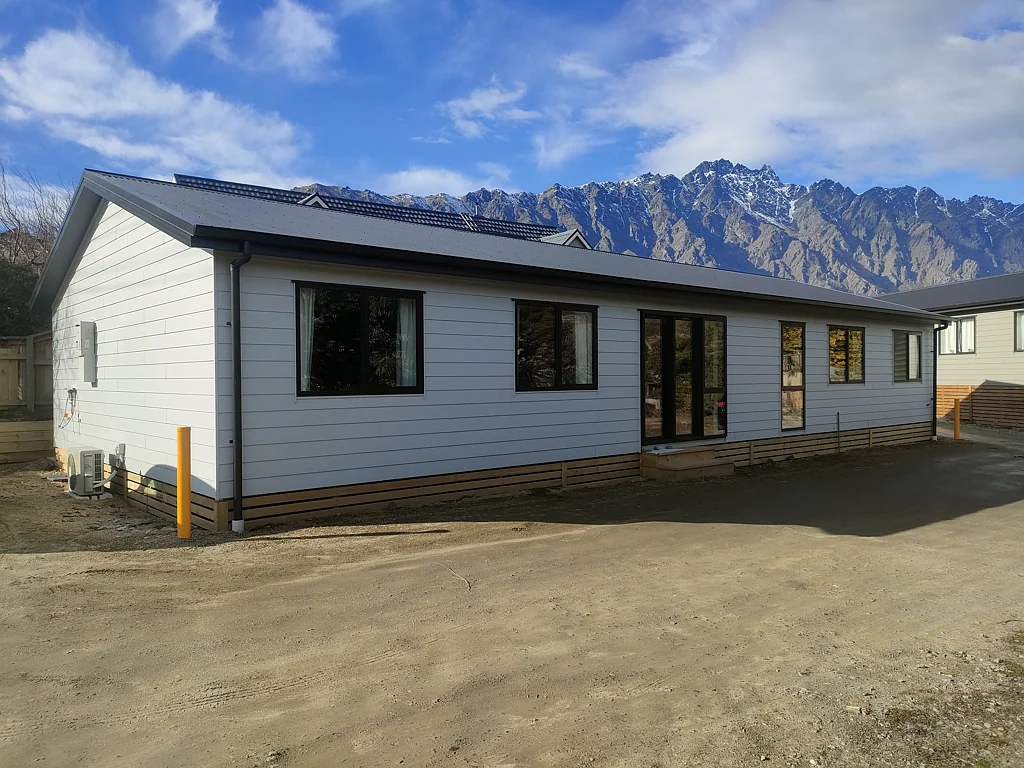 6 Bedroom Boarding House