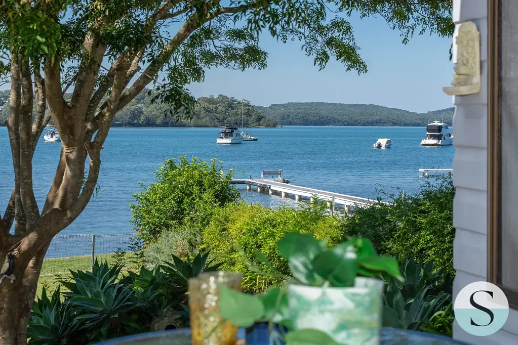Toronto 3Moenga Rare North-East Facing Direct Waterfront, Flat Block, Live All On One Level, Set Back & Tucked Away For Privacy, Big Garaging & Wow Water Views