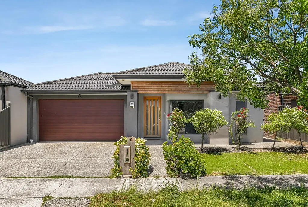 Roxburgh Park 4ห้องนอน Spacious Family Living on 467m² - Dual Ensuites in a Prime Location!