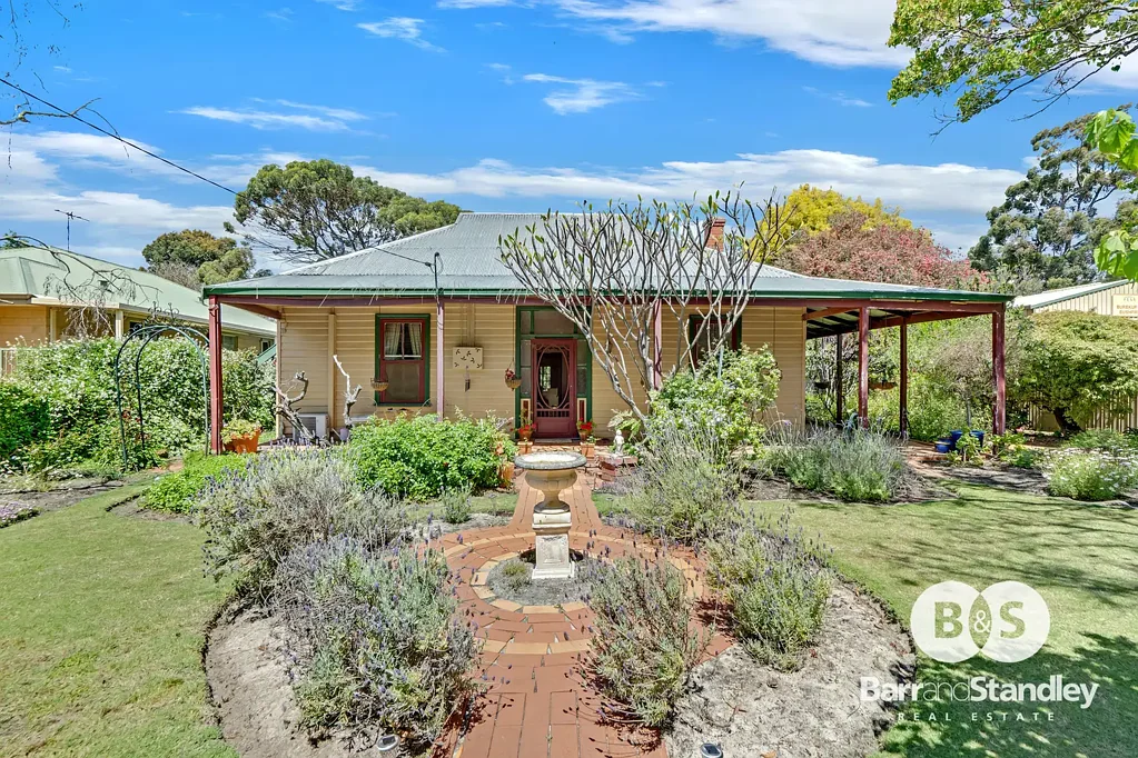 3 Russell Road, Burekup, WA 6227
