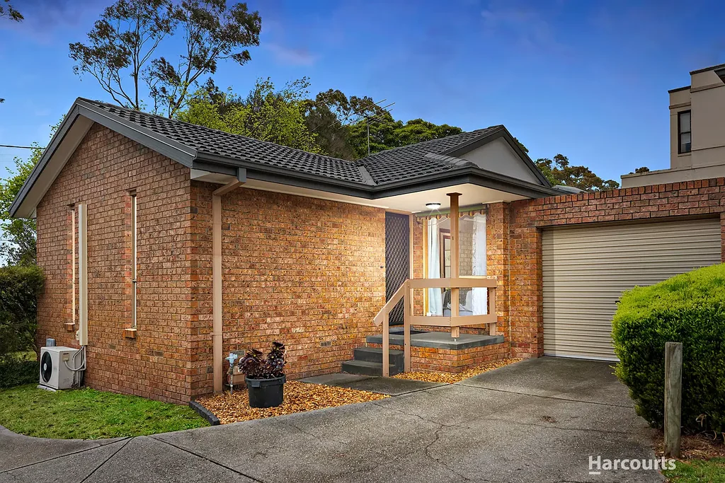 Doncaster East 2房 Doncaster East优越位置 光线充足室内 宽敞花园环绕 东区名校学区 步行便利生活 Single-Level Comfort in the EDSC Zone
