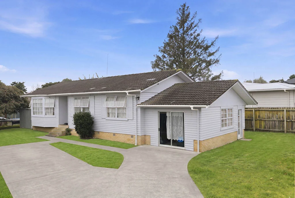 Manurewa 3બેડરૂમ Unlock the Potential on 607m² Freehold