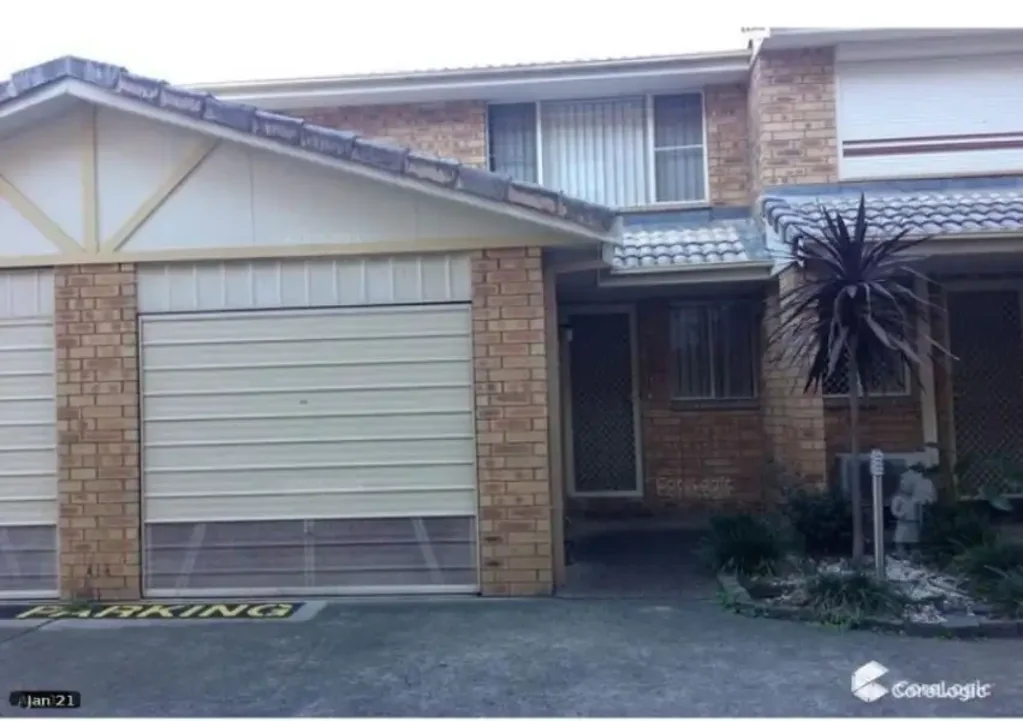 GREAT TOWNHOUSE IDEALLY LOCATED CLOSE TO ALL AMENITIES IN LIVERPOOL.