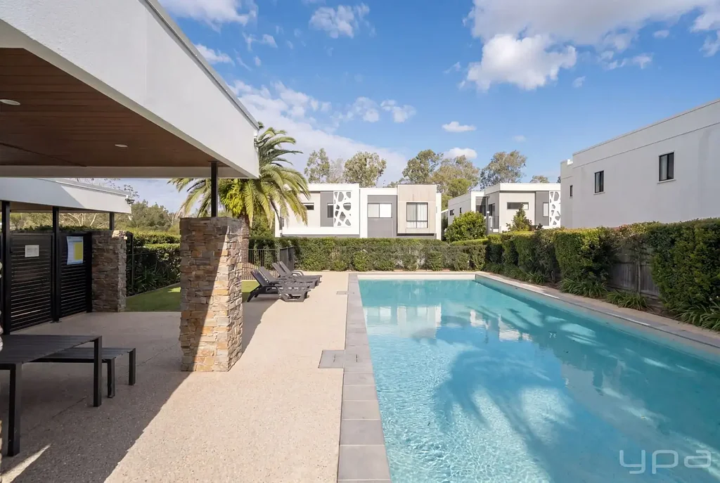 Pimpama 4 Slaapkamer Stylish Corner Townhouse with House-Like Appeal in Sought-After Gawthern Residences