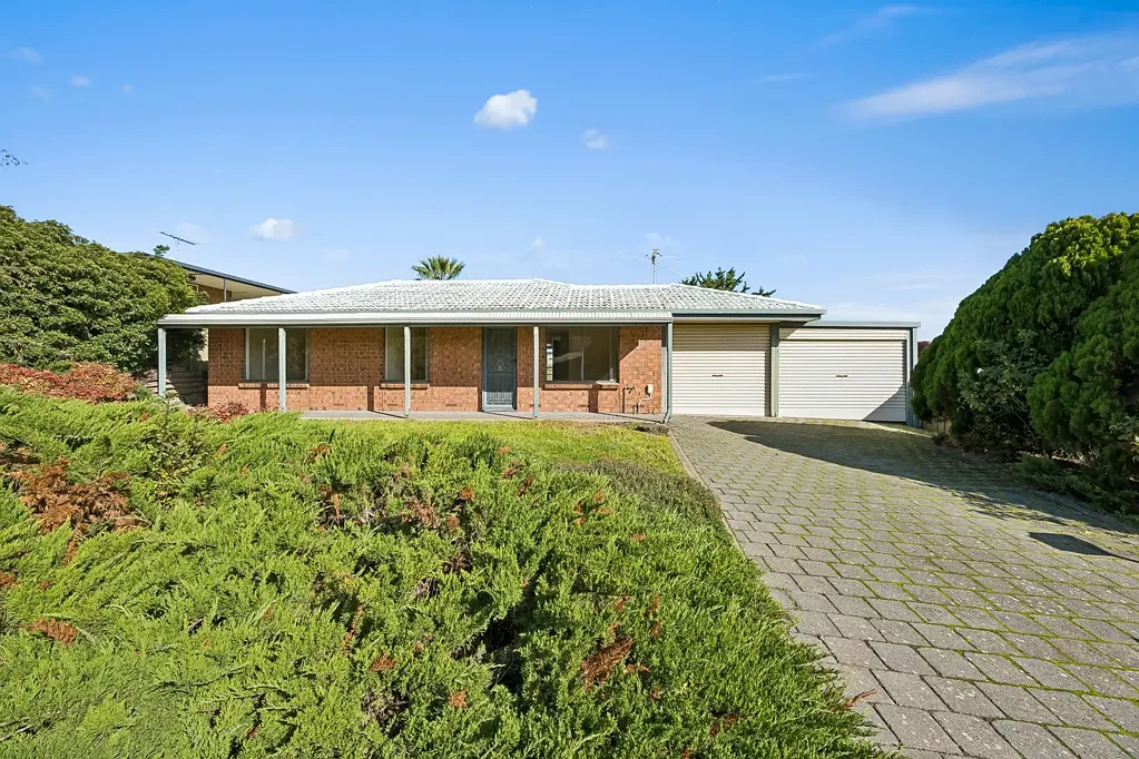 Hallett Cove 3غرفة نوم Views, Value and Opportunity!
