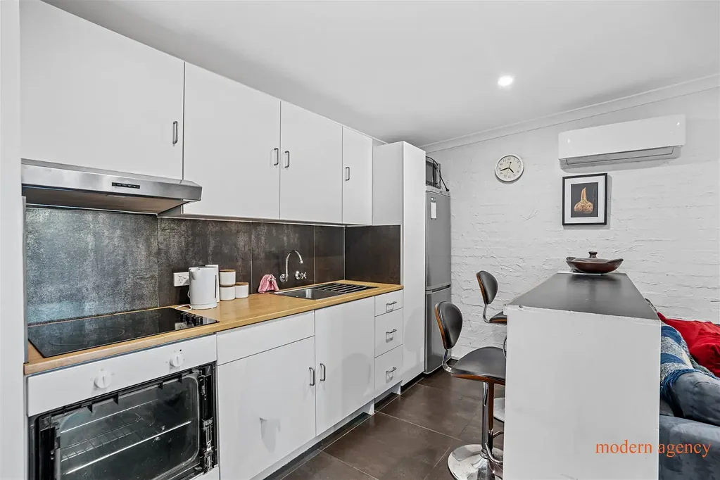 Balcatta 4ਬੈੱਡਰੂਮ Massive Corner Block with Dual-Income Potential  Opposite the Park!
