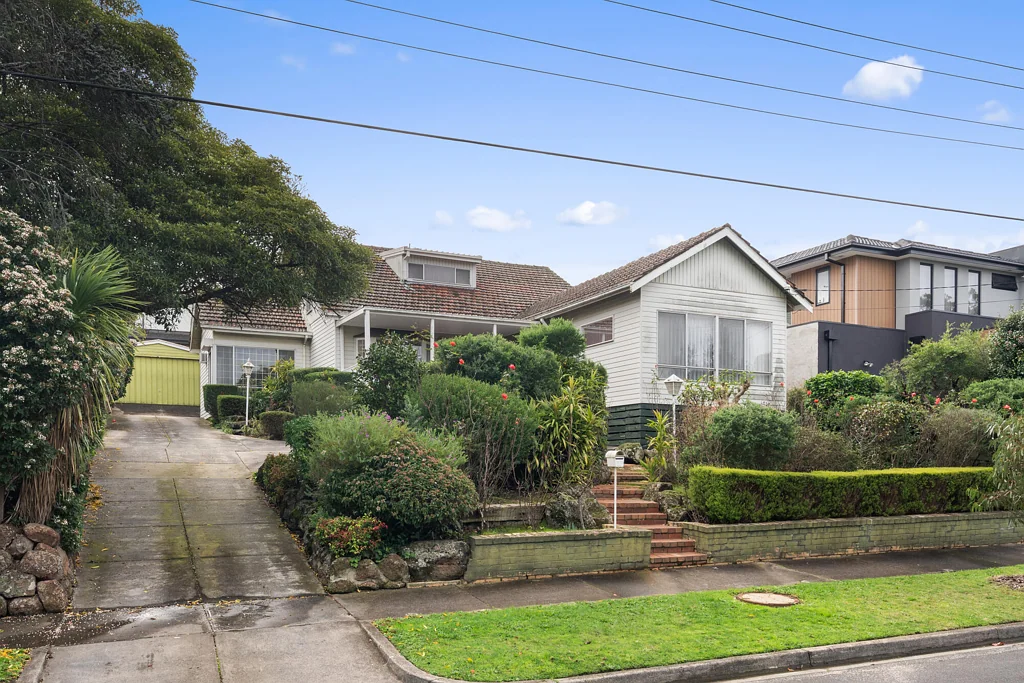 Burwood 4침실 A successful future in Mount Waverley Secondary College heartland